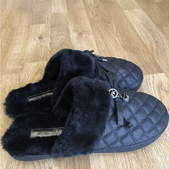 Michael Kors Woman Black Glitter Faux Fur Slippers - Picture 3 of 5